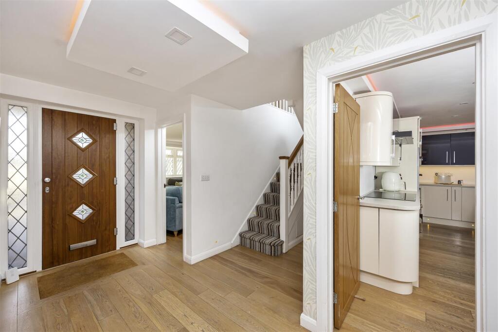 Courtlands Close 8-020.JPG