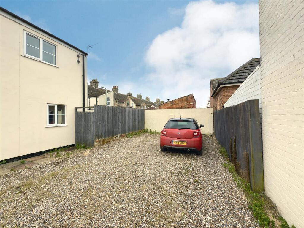 DRIVEWAY.jpg