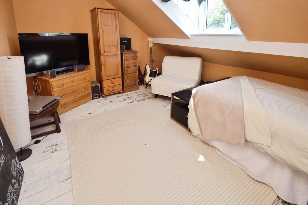 2f0c6f33-Bedroom ...