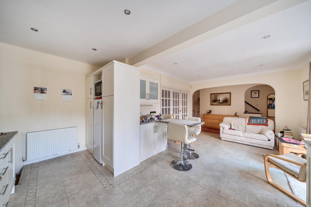 1375543-9-690a25c...