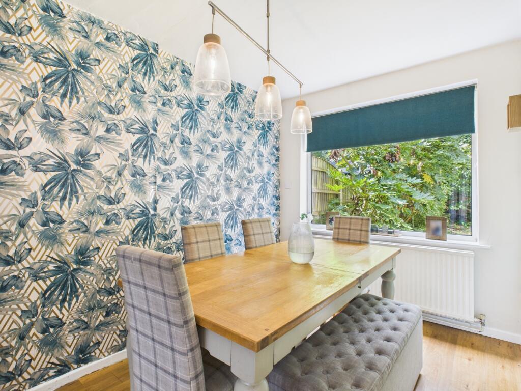 CAM03729G0-PR0093-STILL006