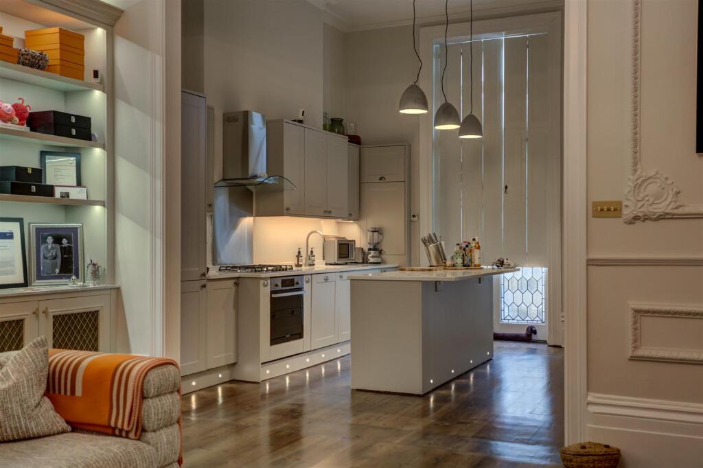 Kitchen 2.jpg