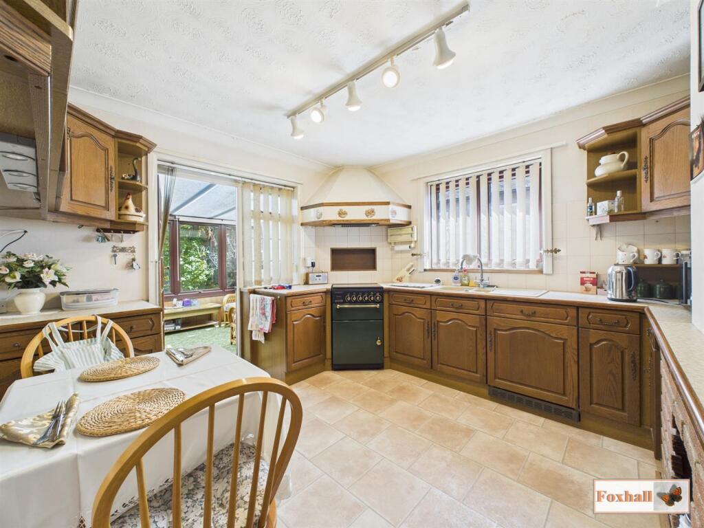 Kitchen / Breakfast Room