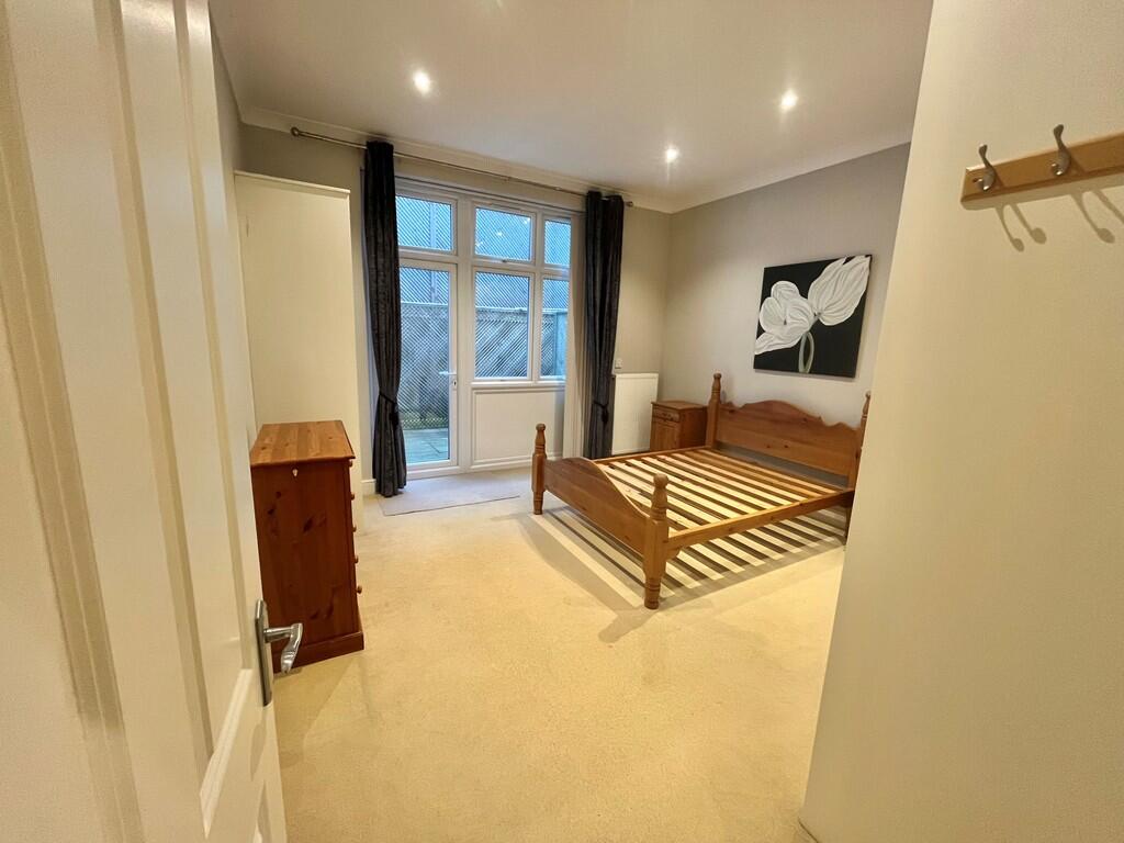 Bedroom photo 3 F