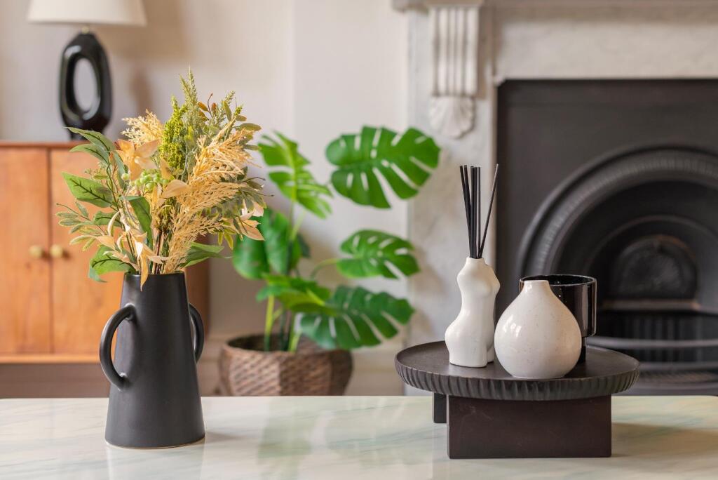 H1F2F0RRRD - Living Room A.jpg