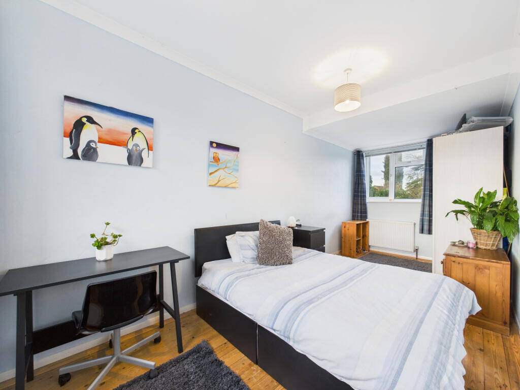 CAM01354G0-PR0617-STILL006