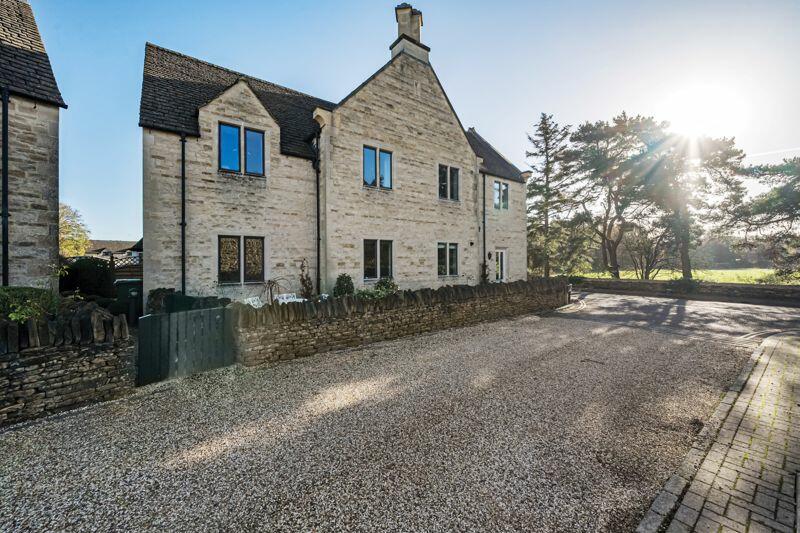 Entrance gate, 6 top floor