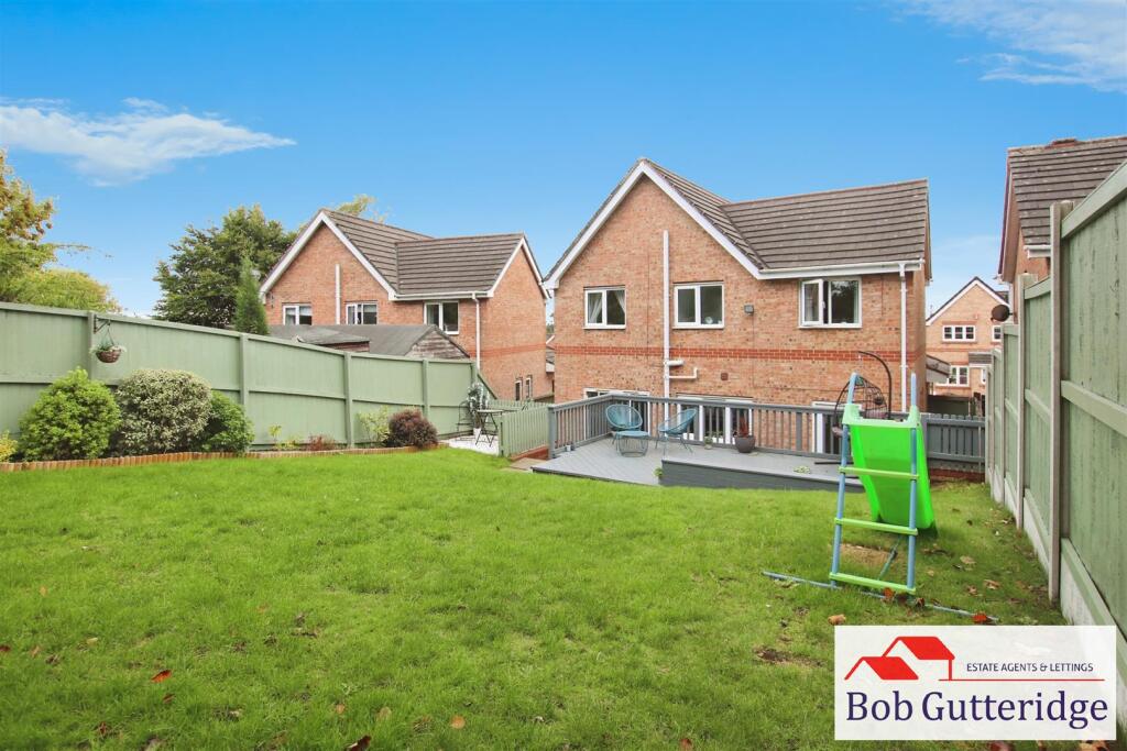 ENCLOSED REAR GARDEN