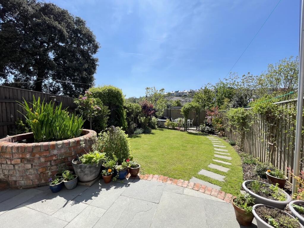 Ashford Crescent 10 - Garden 2.jpg