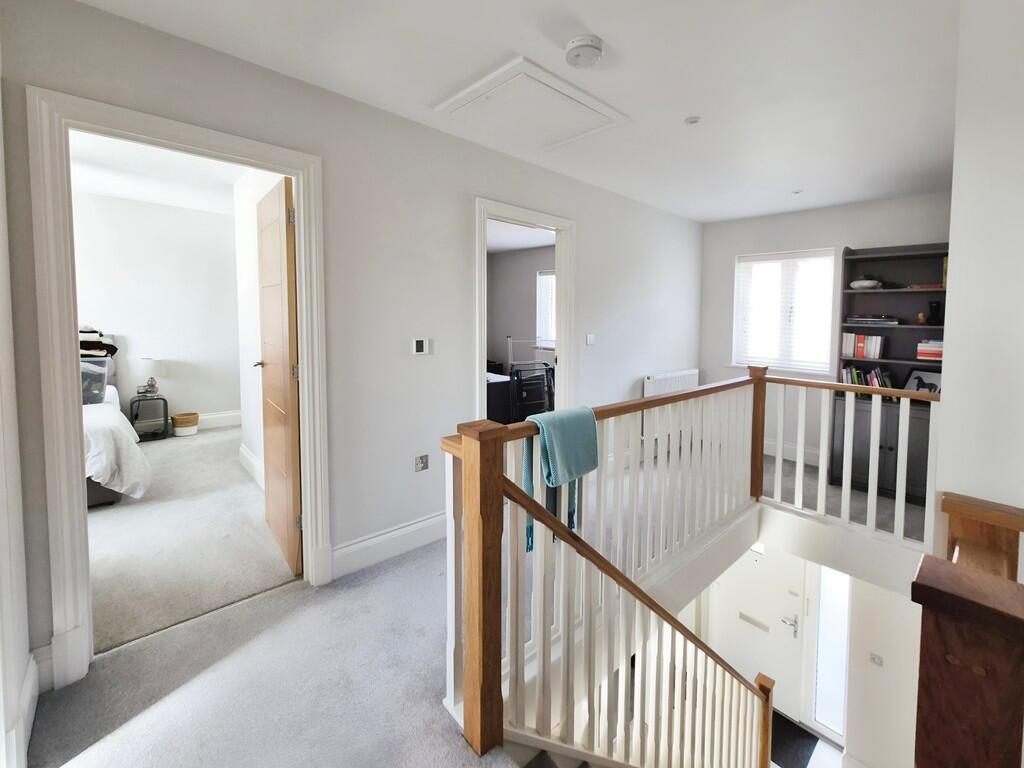 5e28355e-10000252...