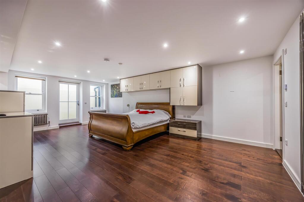 Apartment B, Clearwater Apartments, South Parade, 