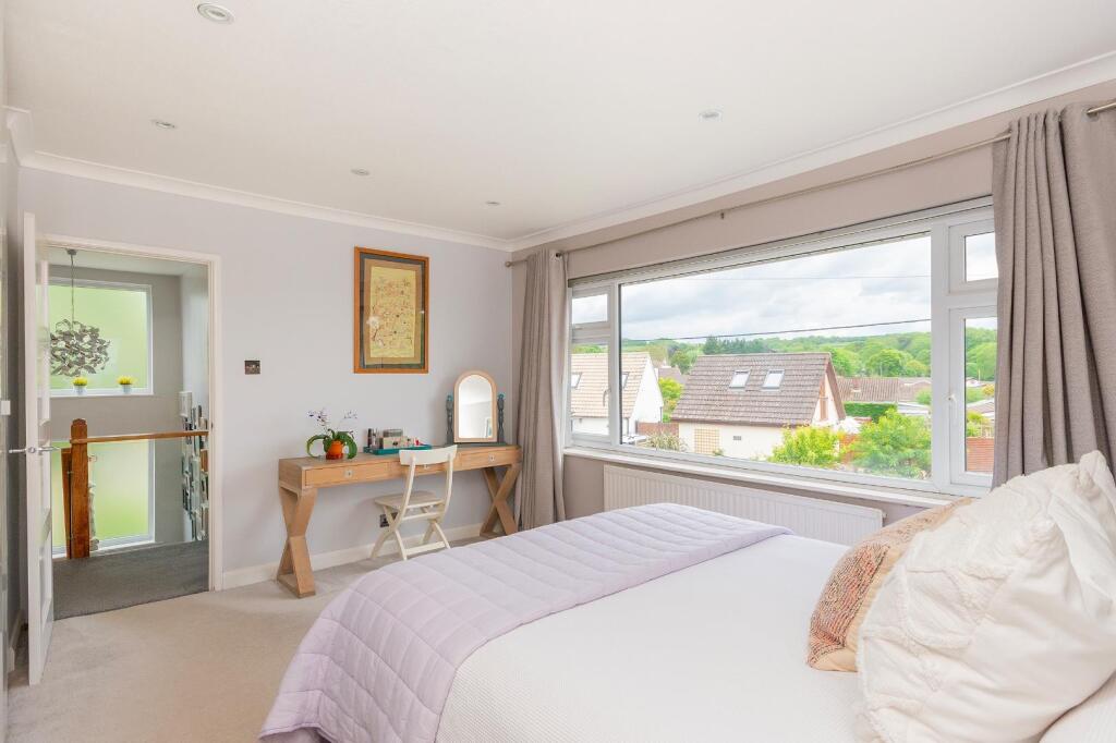 1D0LEIG - Bedroom A.jpg