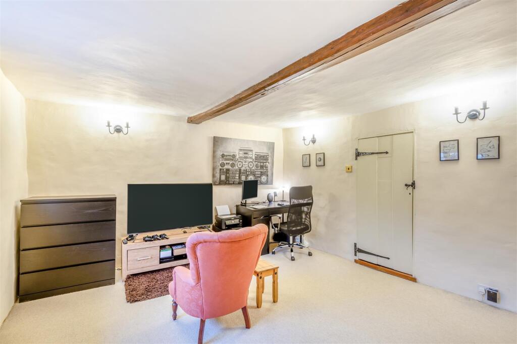 Bedroom 2/Office