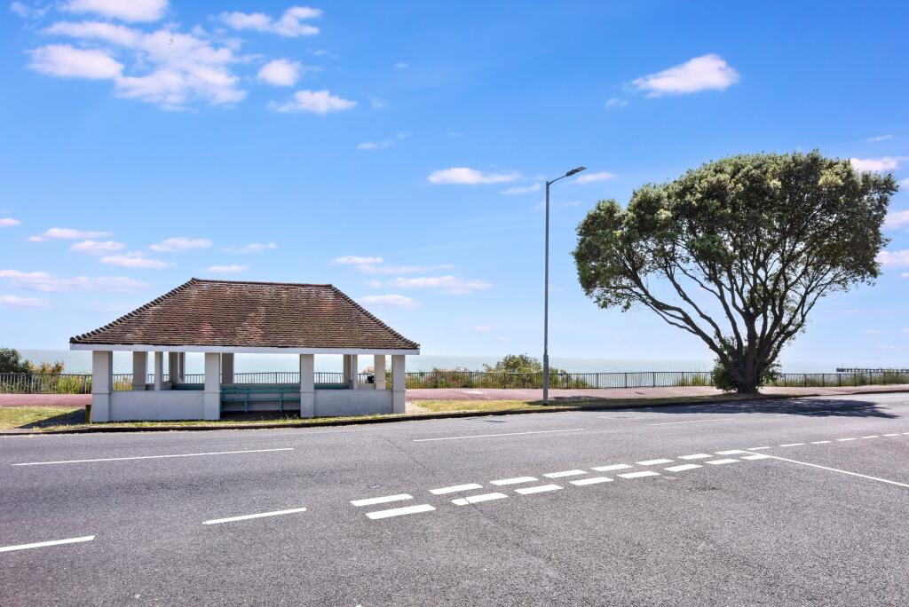 9A Oulton Hall, Marine Parade, Claton-on-Sea CO15 6JU