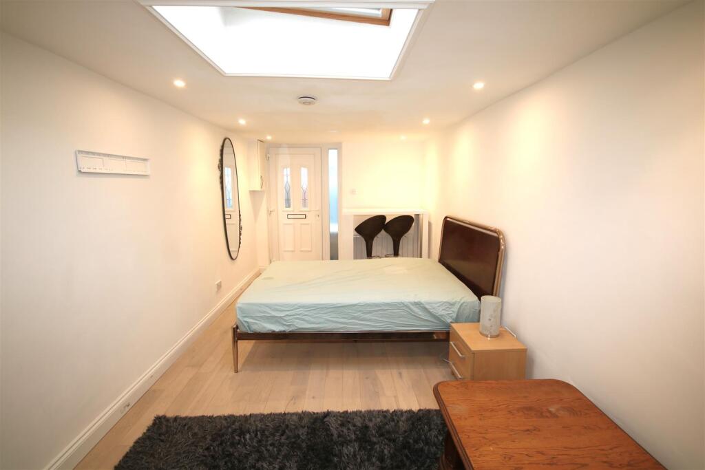 Living Area b.JPG