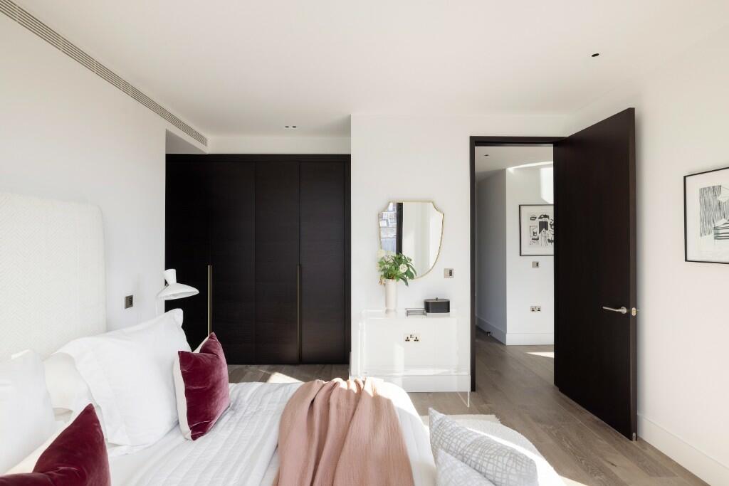 Principal bedroom