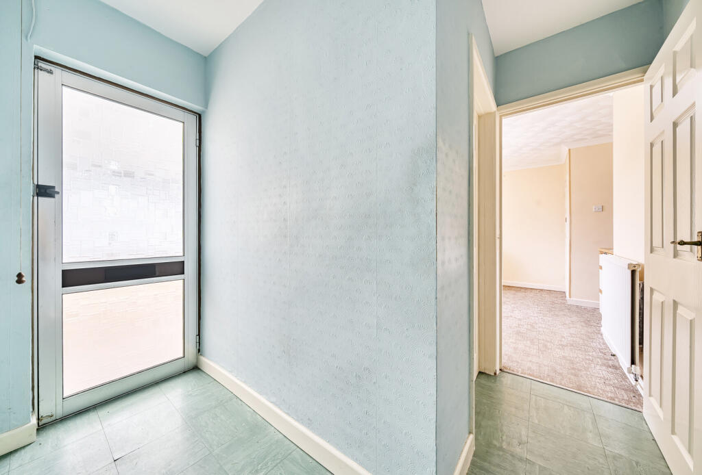 1304509-9-683ef8a...