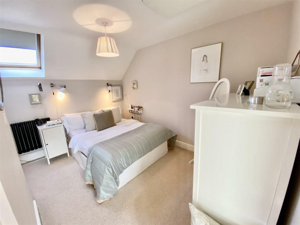 PRINCIPAL BEDROOM SUITE
