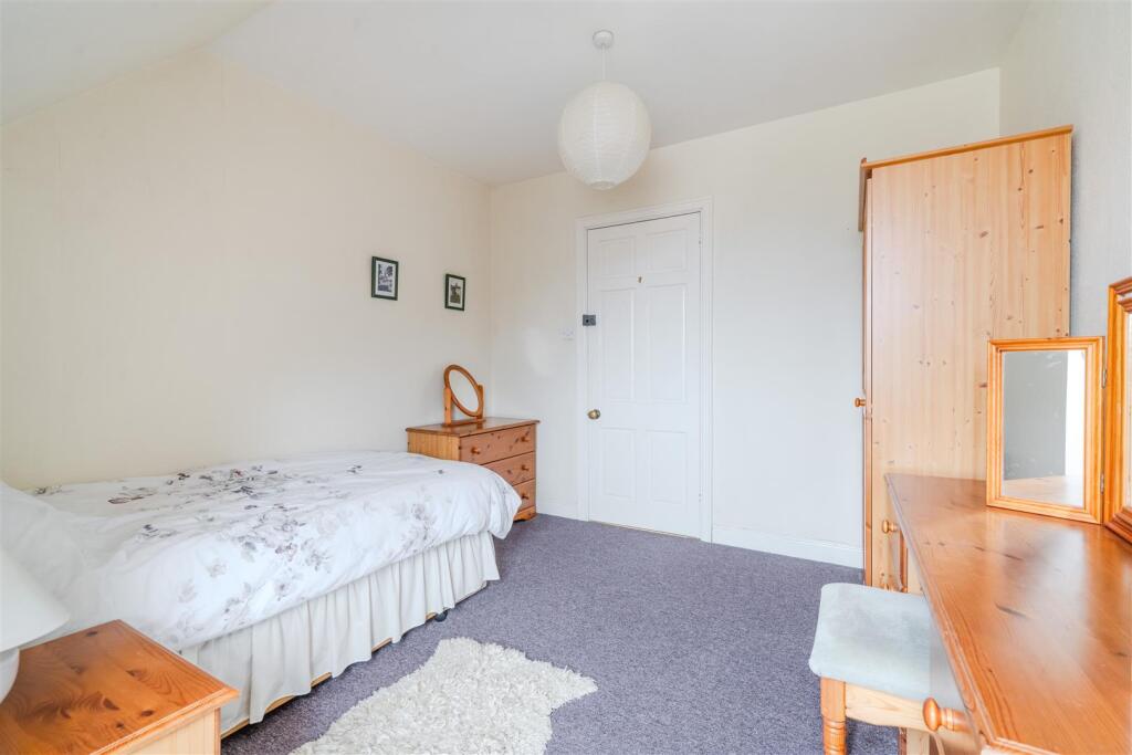 Bedroom 2-2.jpg