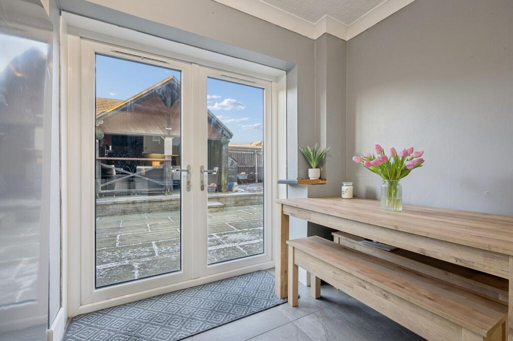 Kitchen/ Dining Room