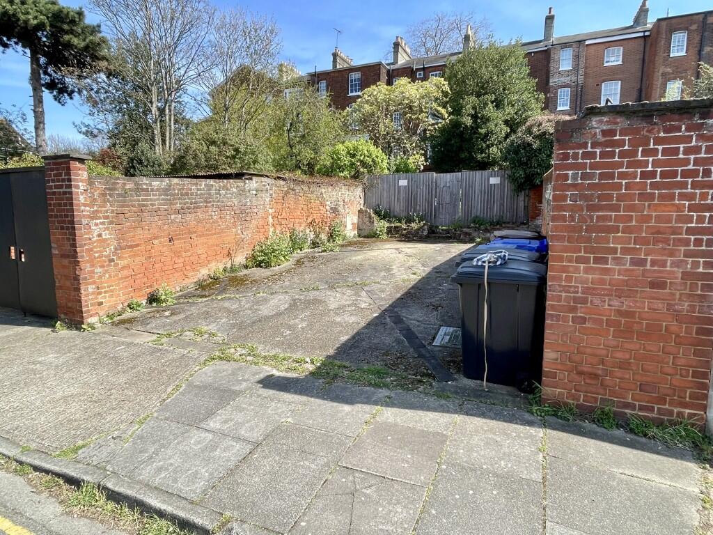 4  Medium  T202504151011.jpeg