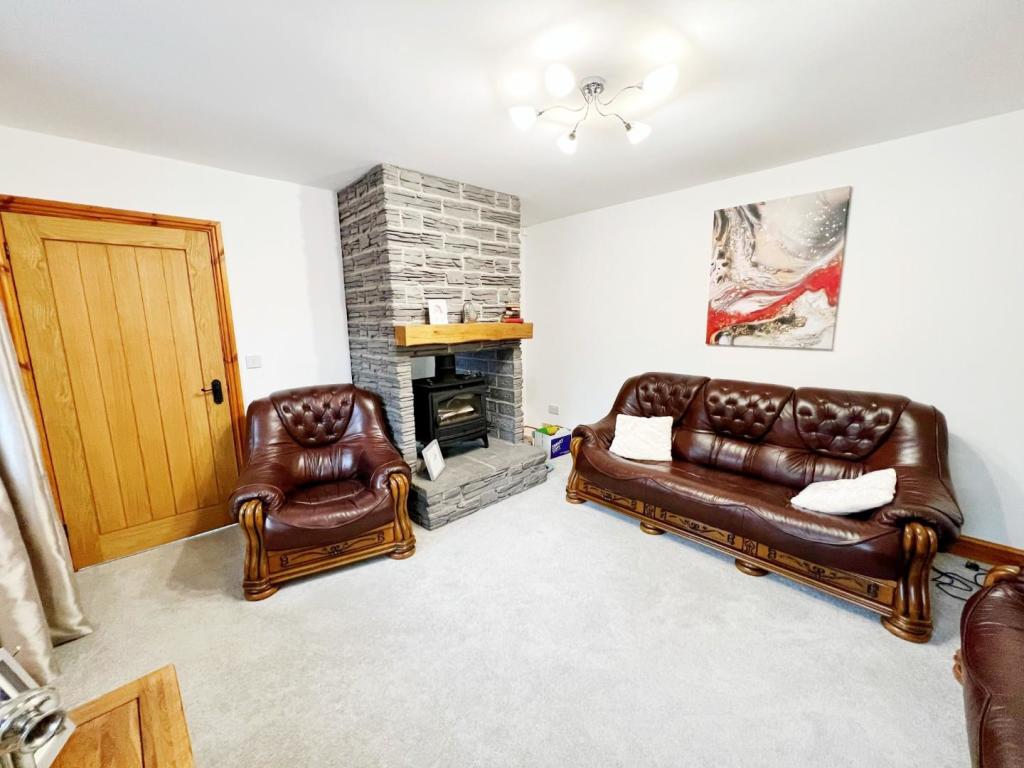 Lounge pic 4.jpg