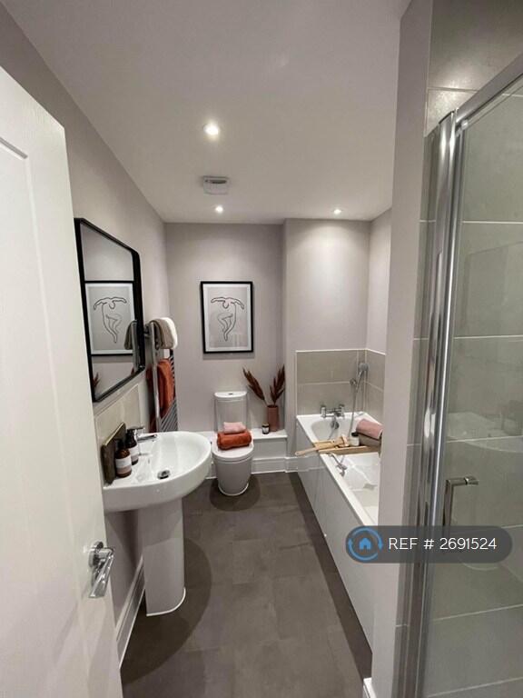 4 Piece Bathroom (Show House)
