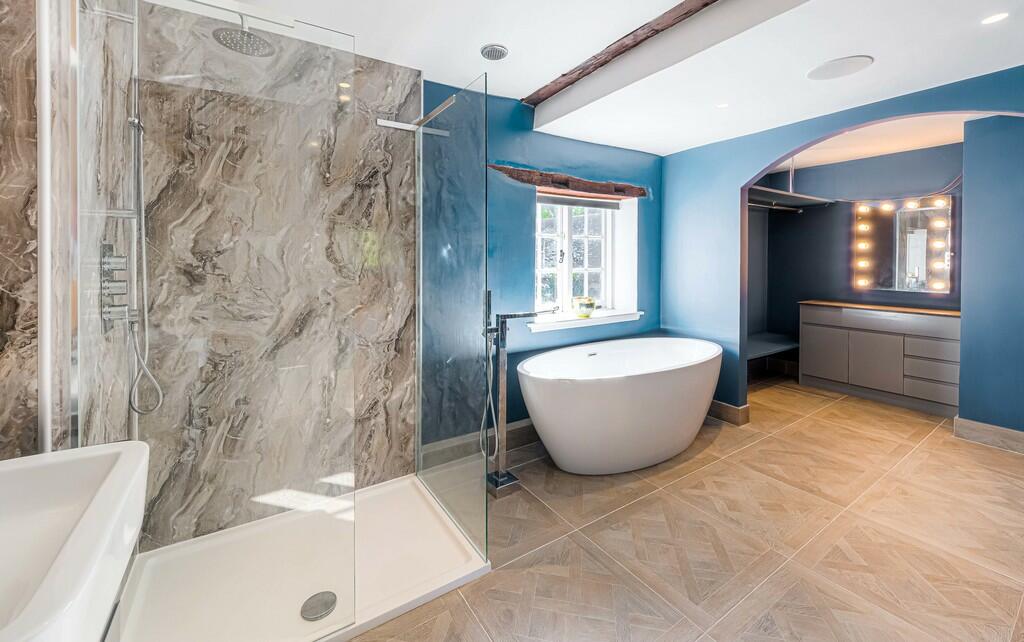 En-suite bathroom