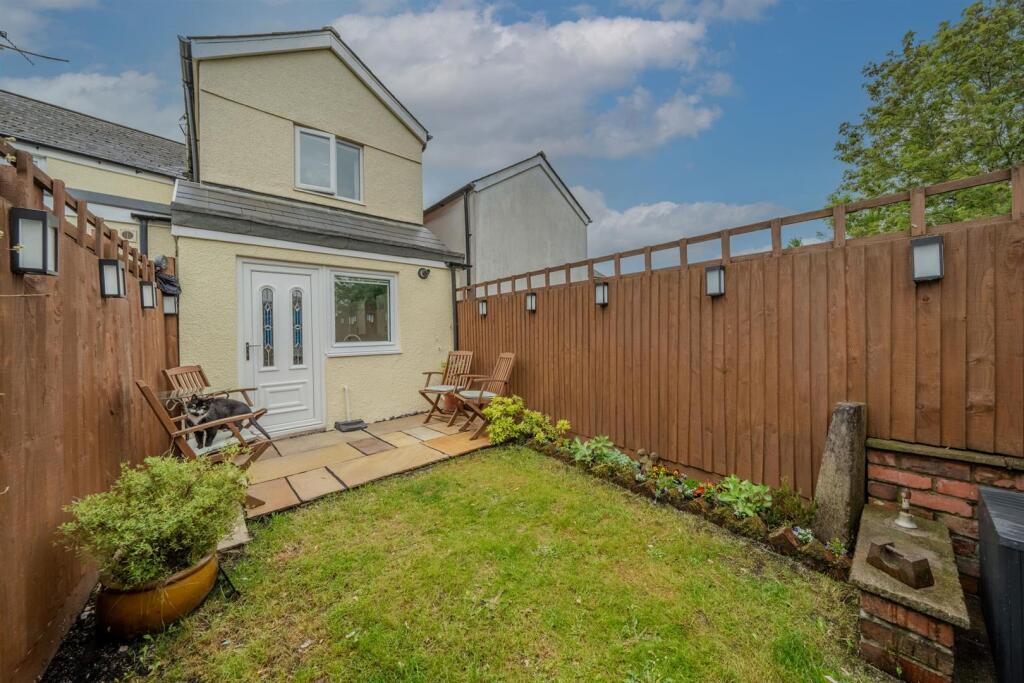 4 Woodland St-21.jpg