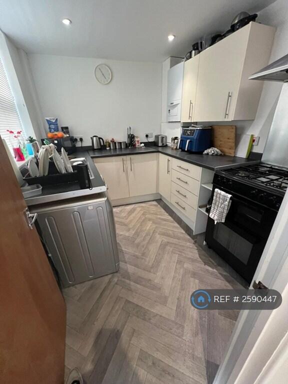 Shared Kitchen (New Photos To Come) 