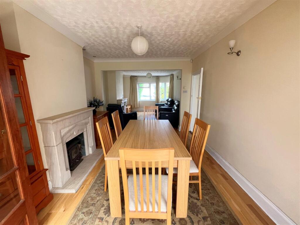 Dining area through to lounge.jpg