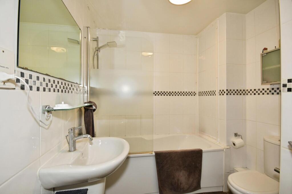 pbox-bathroom-299478.jpg