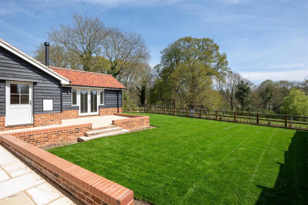 250412 - Halls Close, Braughing - 04.jpg