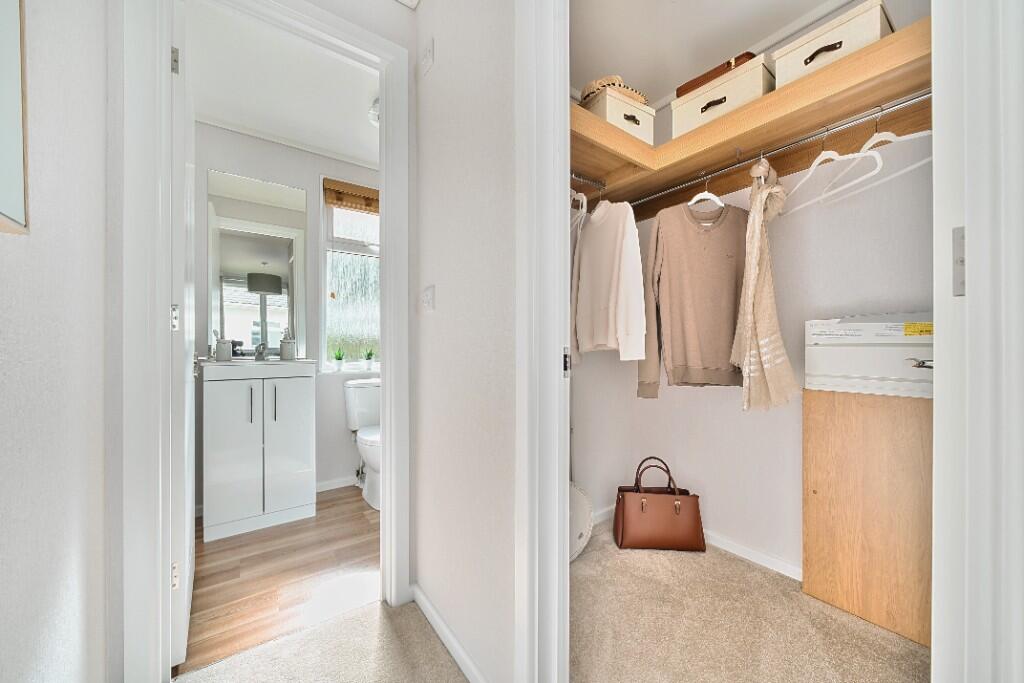 Walk-in Wardrobe