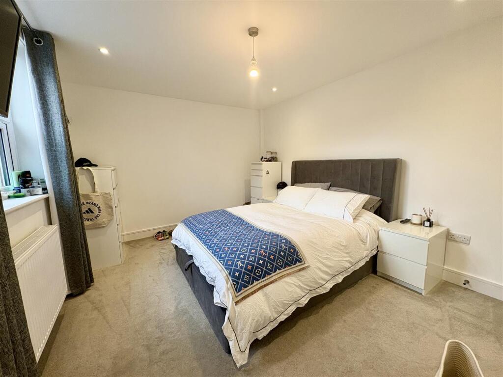 6. bed1.jpg