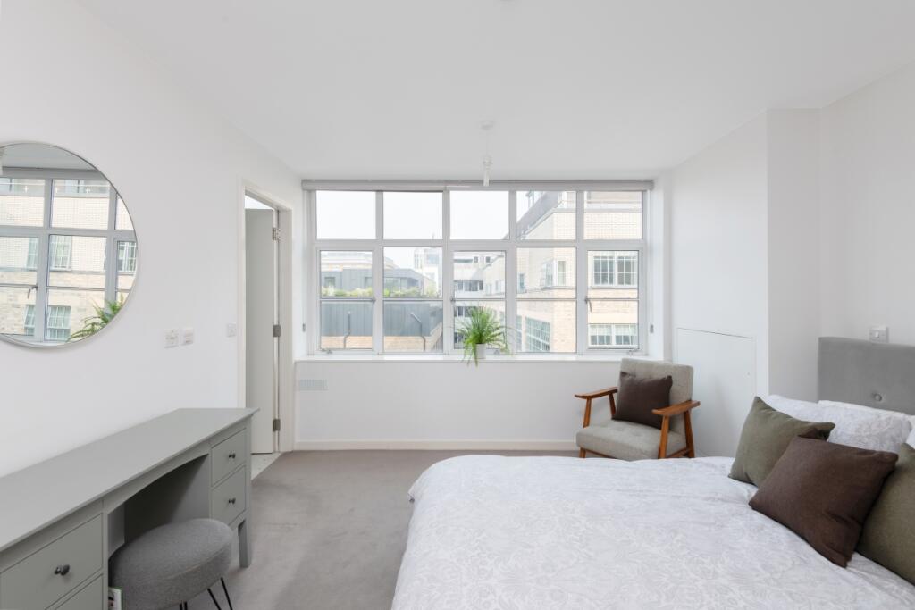 Apartment 5, 14 M...