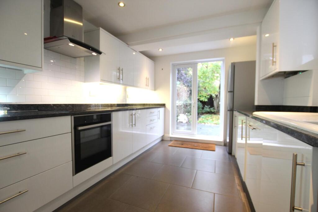 Kitchen alt.JPG