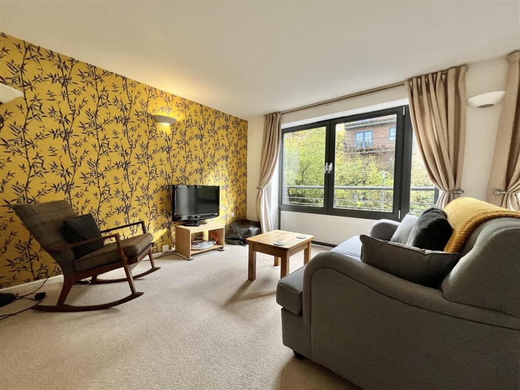 Open Plan Lounge/Diner