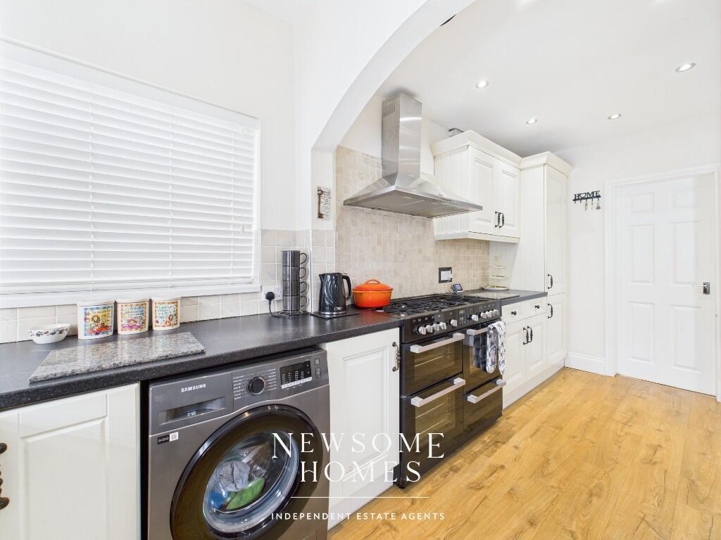 Kitchen/ Dining Room