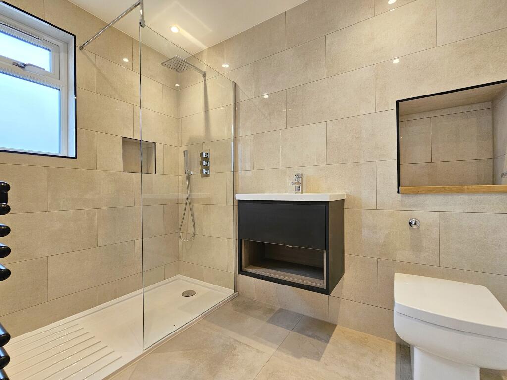 EN SUITE