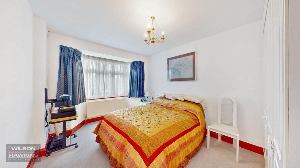 34 Woodcock Dell Avenue - IZhZnbCNM6HOTyNyno0j.jpg