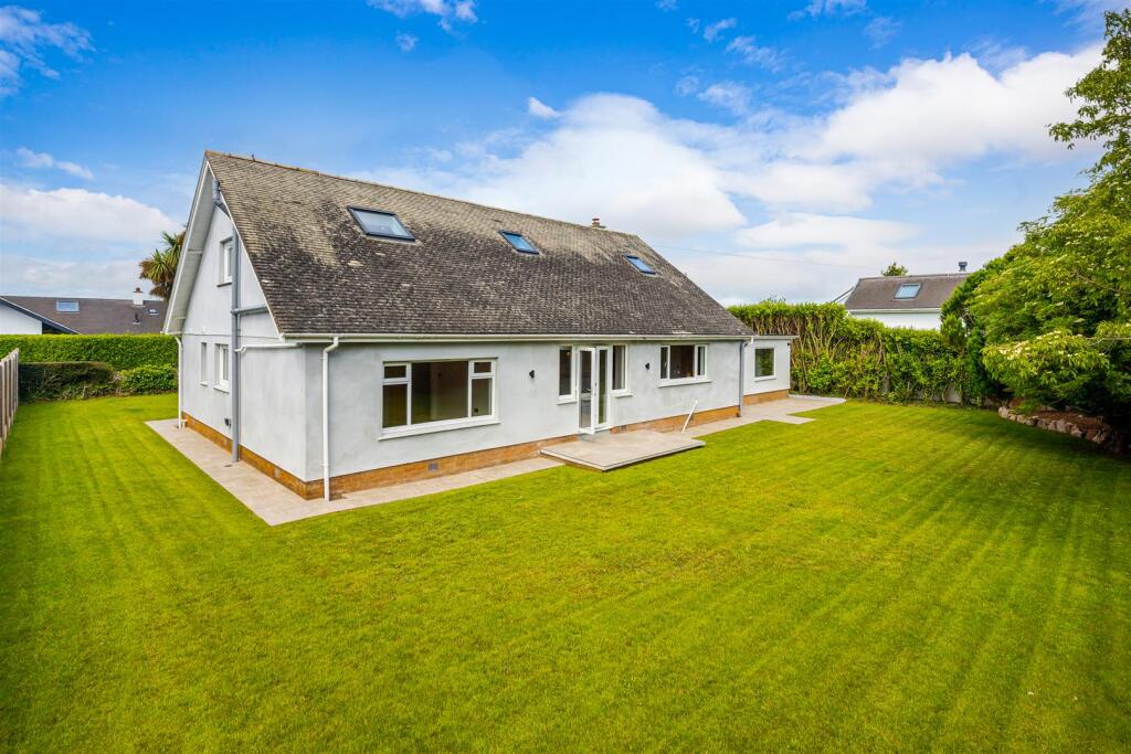 A06 - 3 Manor Bend Galmpton - 250611.jpg