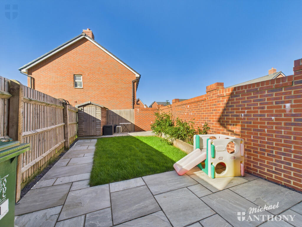 CAM03218G0-PR0783-STILL014