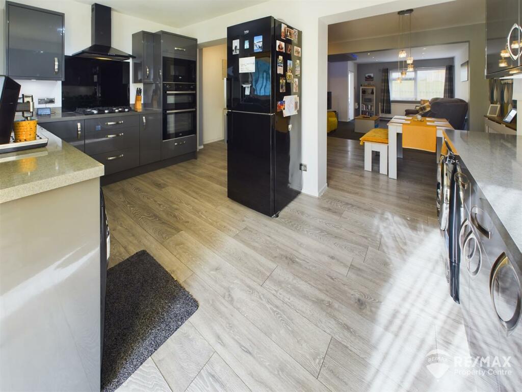 Kitchen 3.jpg