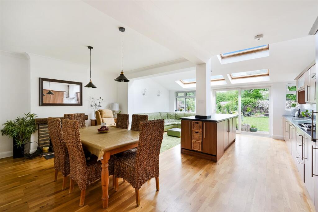 GREENHAYES AVENUE, 90 - 16.jpg