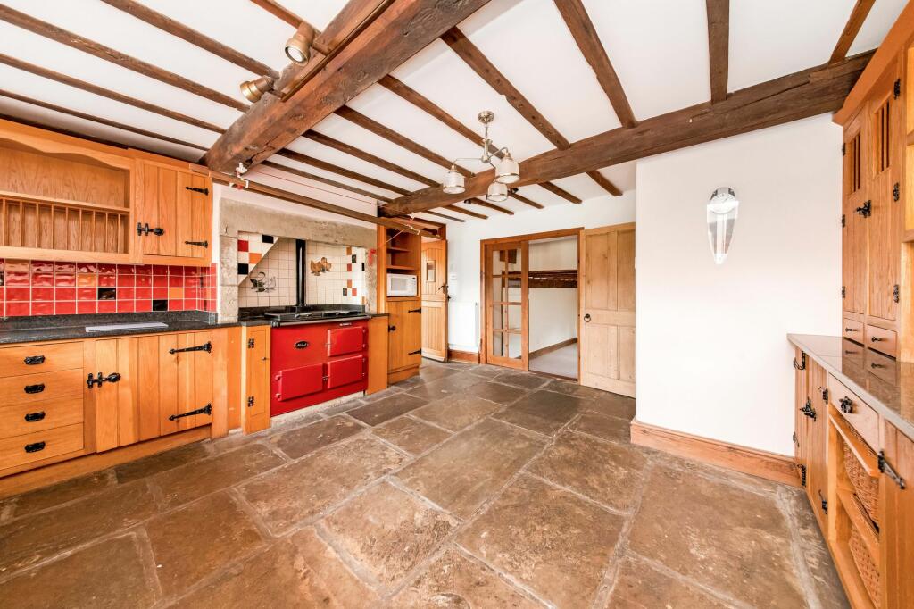 FARMHOUSE KITCHEN