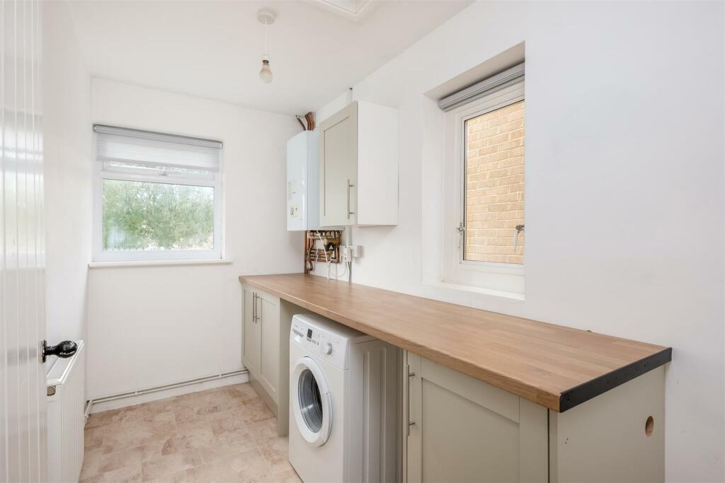 40 Hughes Close-8.jpg