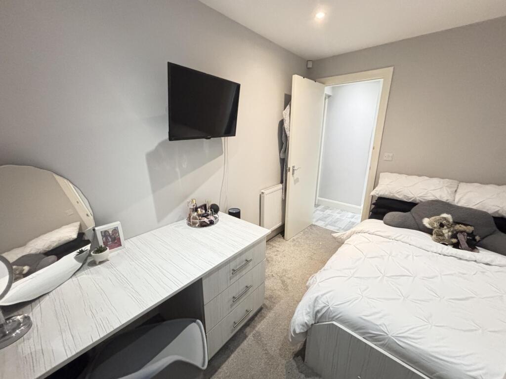 A bright and welcoming double bedroom with mode...
