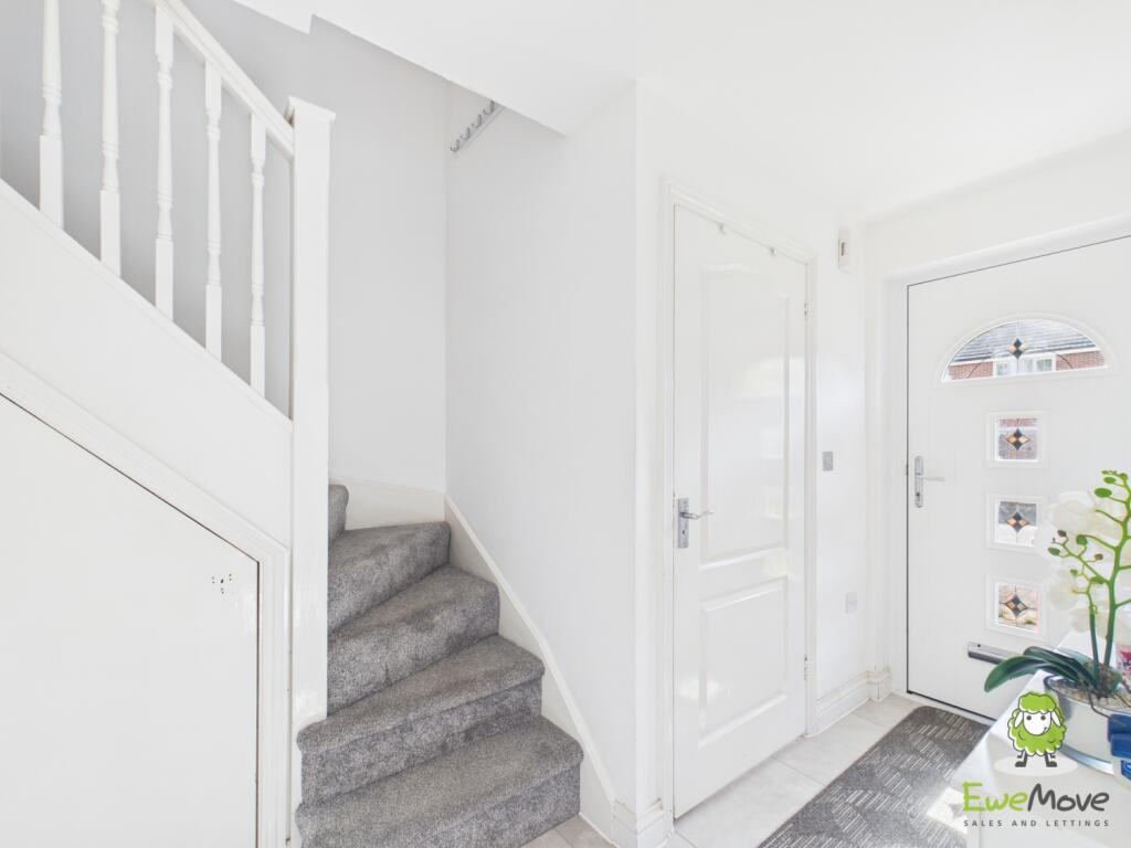 EweMove Estate Agents Basingstoke -Dundee Gardens 