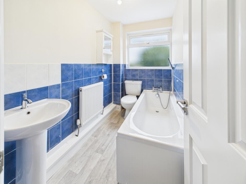 CAM01740G0-PR0425-STILL009